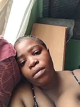 Snapshot of blxckiey chatting on February 18, 2026, 10:22 am blxckiey online show from February 18, 2026, 10:22 am