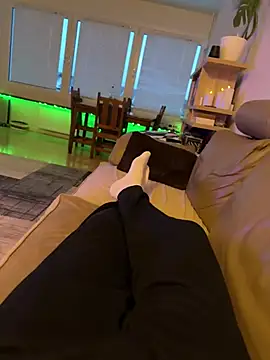 Snapshot of hungryMaya chatting on February 13, 2026, 6:35 am hungryMaya online show from February 13, 2026, 6:35 am