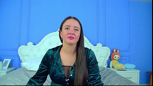 ElinaBellucci online show from February 4, 2026, 7:25 am