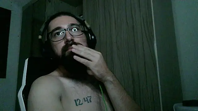 Snapshot of Redlovecouple chatting on February 7, 2026, 8:28 pm Redlovecouple online show from February 7, 2026, 8:28 pm