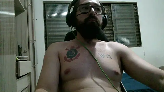 Snapshot of Redlovecouple chatting on February 26, 2026, 9:59 pm Redlovecouple online show from February 26, 2026, 9:59 pm