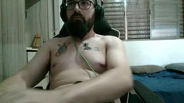 Snapshot of Redlovecouple chatting on March 1, 2026, 3:56 pm Redlovecouple online show from March 1, 2026, 3:56 pm