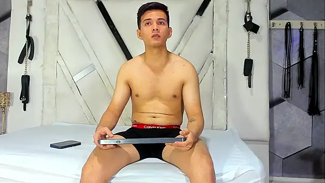 GoldenBoyM online show from February 18, 2026, 2:42 am