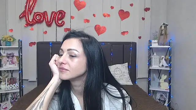 Snapshot of EvaClarkk chatting on May 17, 2026, 5:13 pm EvaClarkk online show from May 17, 2026, 5:13 pm