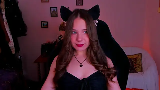 Snapshot of LanaLovely chatting on June 18, 2026, 6:34 am LanaLovely online show from June 18, 2026, 6:34 am