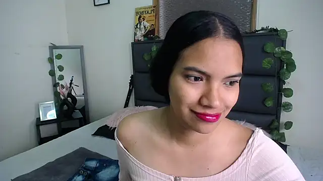 Snapshot of Julieta_Parker chatting on March 26, 2026, 12:58 pm Julieta Parker online show from March 26, 2026, 12:58 pm