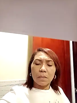 dannamomcerratt online show from February 22, 2026, 7:59 pm