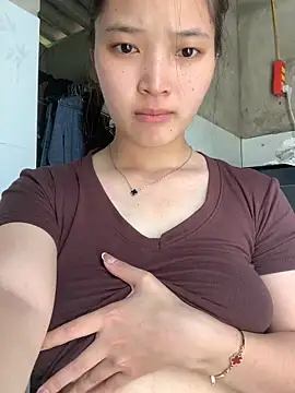 Snapshot of Suzu_xx01 chatting on May 5, 2026, 5:54 am Suzu xx01 online show from May 5, 2026, 5:54 am