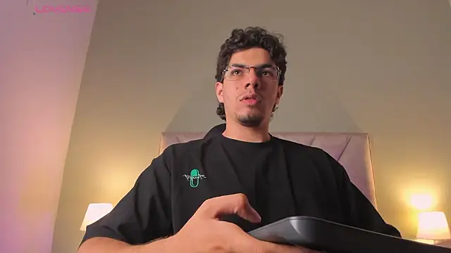 Snapshot of Axel_Creed chatting on February 26, 2026, 2:28 pm Axel Creed online show from February 26, 2026, 2:28 pm