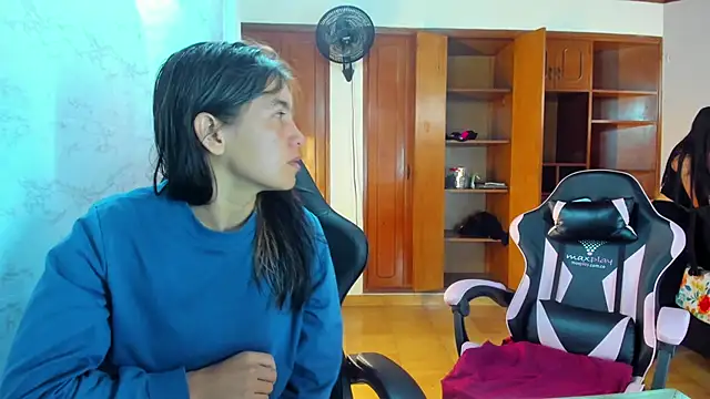 Snapshot of Emily_and_Soffy chatting on February 7, 2026, 12:46 pm Emily and Soffy online show from February 7, 2026, 12:46 pm