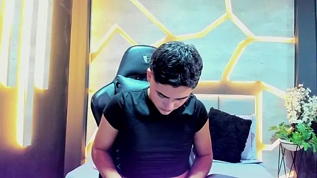 Snapshot of FemNoa chatting on February 18, 2026, 5:31 pm FemNoa online show from February 18, 2026, 5:31 pm