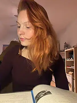 Snapshot of mad_girlygirl chatting on February 4, 2026, 7:20 pm mad girlygirl online show from February 4, 2026, 7:20 pm