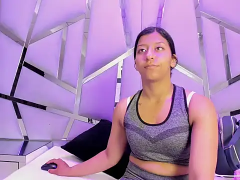 Snapshot of Vaneline2 chatting on February 7, 2026, 10:18 pm Vaneline2 online show from February 7, 2026, 10:18 pm