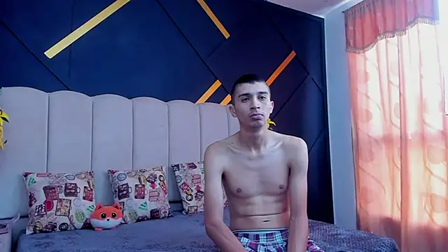 Snapshot of MiaANDrony chatting on February 21, 2026, 12:40 pm MiaANDrony online show from February 21, 2026, 12:40 pm