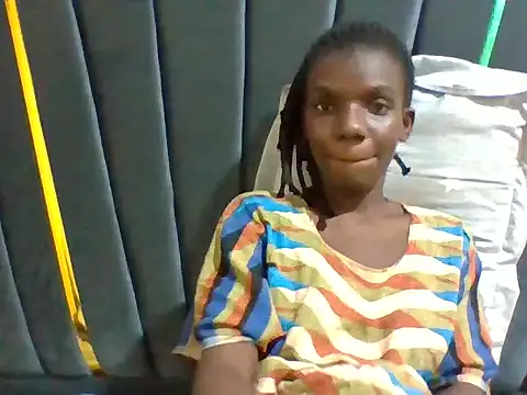 Snapshot of petitelavishey chatting on May 27, 2026, 7:43 pm petitelavishey online show from May 27, 2026, 7:43 pm