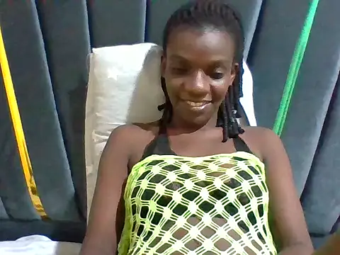 Snapshot of petitelavishey chatting on May 26, 2026, 7:23 pm petitelavishey online show from May 26, 2026, 7:23 pm