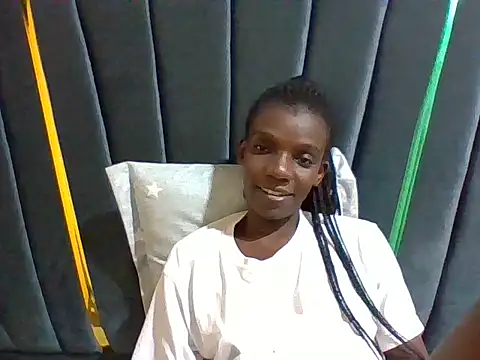 Snapshot of petitelavishey chatting on May 25, 2026, 7:34 pm petitelavishey online show from May 25, 2026, 7:34 pm