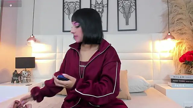 Snapshot of RaquelHyde_ chatting on April 5, 2026, 12:12 pm RaquelHyde online show from April 5, 2026, 12:12 pm