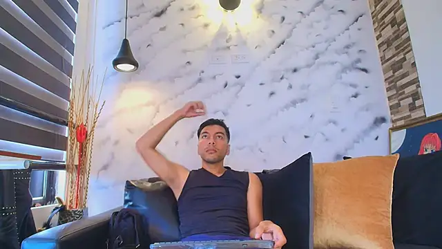 Max Hornye online show from April 14, 2026, 5:51 pm