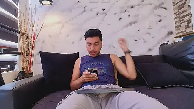 Max Hornye online show from April 18, 2026, 6:54 pm