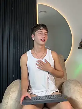 Snapshot of ARON_LUXX chatting on February 4, 2026, 3:12 am ARON LUXX online show from February 4, 2026, 3:12 am