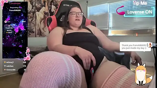 lillythotz online show from April 3, 2026, 8:48 pm