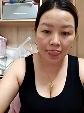 Snapshot of Jennie_dogy chatting on August 3, 2026, 9:15 am Jennie dogy online show from August 3, 2026, 9:15 am