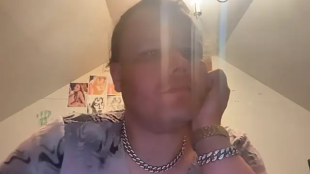 Snapshot of RaeganV chatting on March 14, 2026, 12:27 am RaeganV online show from March 14, 2026, 12:27 am