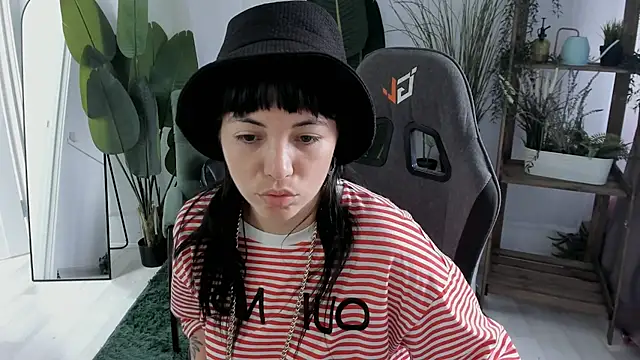Snapshot of NeoGeisha chatting on July 15, 2026, 3:35 am NeoGeisha online show from July 15, 2026, 3:35 am