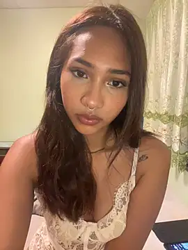 lyla luv online show from February 25, 2026, 6:52 pm