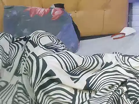 Snapshot of Ladyxx21 chatting on February 14, 2026, 5:29 am Ladyxx21 online show from February 14, 2026, 5:29 am