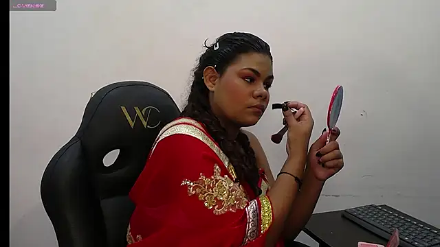 Snapshot of yaazhinii chatting on March 5, 2026, 11:51 am yaazhinii online show from March 5, 2026, 11:51 am
