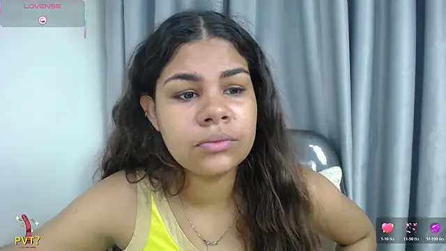 Snapshot of yaazhinii chatting on June 1, 2026, 11:43 am yaazhinii online show from June 1, 2026, 11:43 am