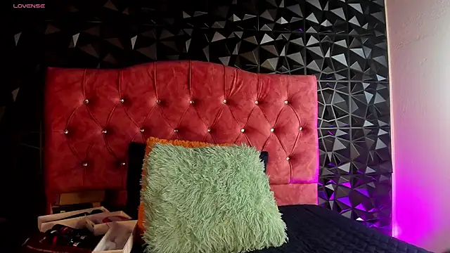 Snapshot of karenwild_1 chatting on April 25, 2026, 1:08 am karenwild 1 online show from April 25, 2026, 1:08 am