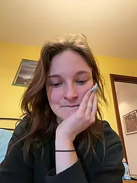 ViviLuu online show from April 8, 2026, 5:25 pm