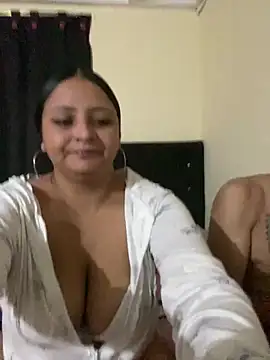 Snapshot of EmmaXDonald chatting on March 16, 2026, 5:44 am EmmaXDonald online show from March 16, 2026, 5:44 am