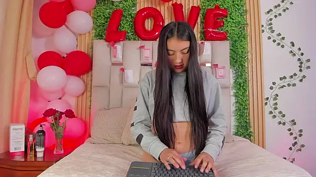 Snapshot of Emma_Nmm chatting on February 19, 2026, 7:22 pm Emma Nmm online show from February 19, 2026, 7:22 pm