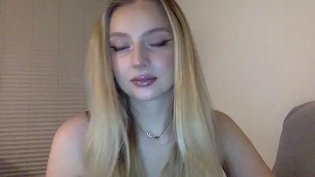 MayaWetDream online show from March 1, 2026, 4:40 pm