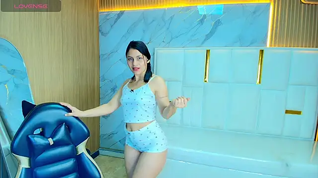 Snapshot of rox_luxury_tf chatting on April 30, 2026, 1:07 pm rox luxury tf online show from April 30, 2026, 1:07 pm