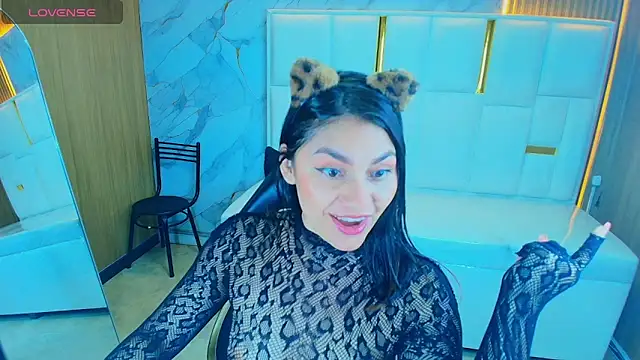 Snapshot of rox_luxury_tf chatting on May 6, 2026, 1:37 pm rox luxury tf online show from May 6, 2026, 1:37 pm