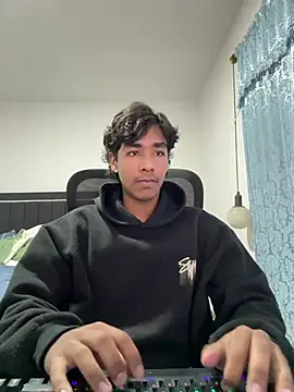 Snapshot of Pedestal_diamant chatting on February 25, 2026, 11:15 pm Pedestal diamant online show from February 25, 2026, 11:15 pm