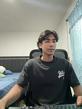 Snapshot of Pedestal_diamant chatting on February 22, 2026, 9:38 pm Pedestal diamant online show from February 22, 2026, 9:38 pm