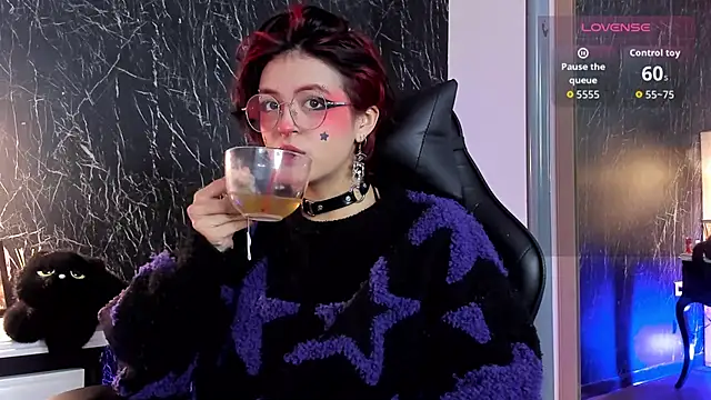 Snapshot of YuuMiko chatting on April 14, 2026, 12:43 pm YuuMiko online show from April 14, 2026, 12:43 pm