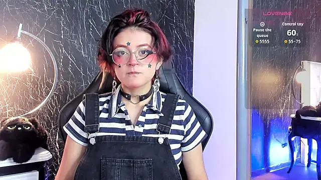 Snapshot of YuuMiko chatting on April 8, 2026, 1:01 pm YuuMiko online show from April 8, 2026, 1:01 pm