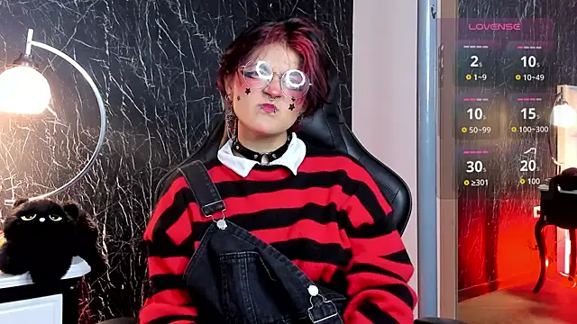 Snapshot of YuuMiko chatting on April 1, 2026, 11:55 am YuuMiko online show from April 1, 2026, 11:55 am