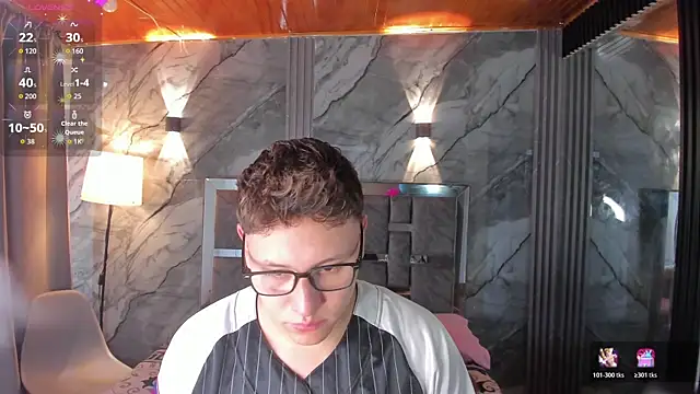 Snapshot of Manson_and_Zoe chatting on May 17, 2026, 11:43 am Manson and Zoe online show from May 17, 2026, 11:43 am