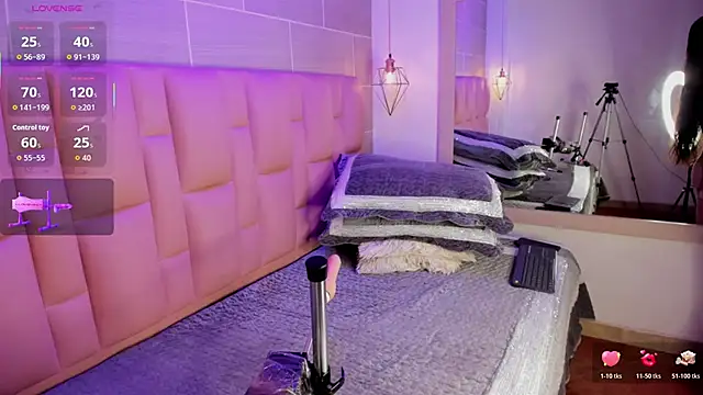 Snapshot of Naomi-Thompson chatting on February 24, 2026, 8:21 pm Naomi-Thompson online show from February 24, 2026, 8:21 pm