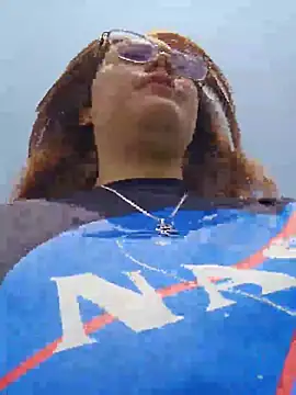 Snapshot of Mari-98 chatting on April 4, 2026, 6:14 pm Mari-98 online show from April 4, 2026, 6:14 pm