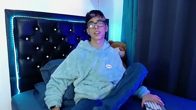 gabriel x18 online show from February 13, 2026, 10:54 pm