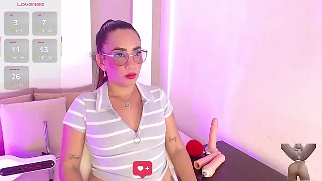 Ladysweety01  online show from April 12, 2026, 9:40 pm